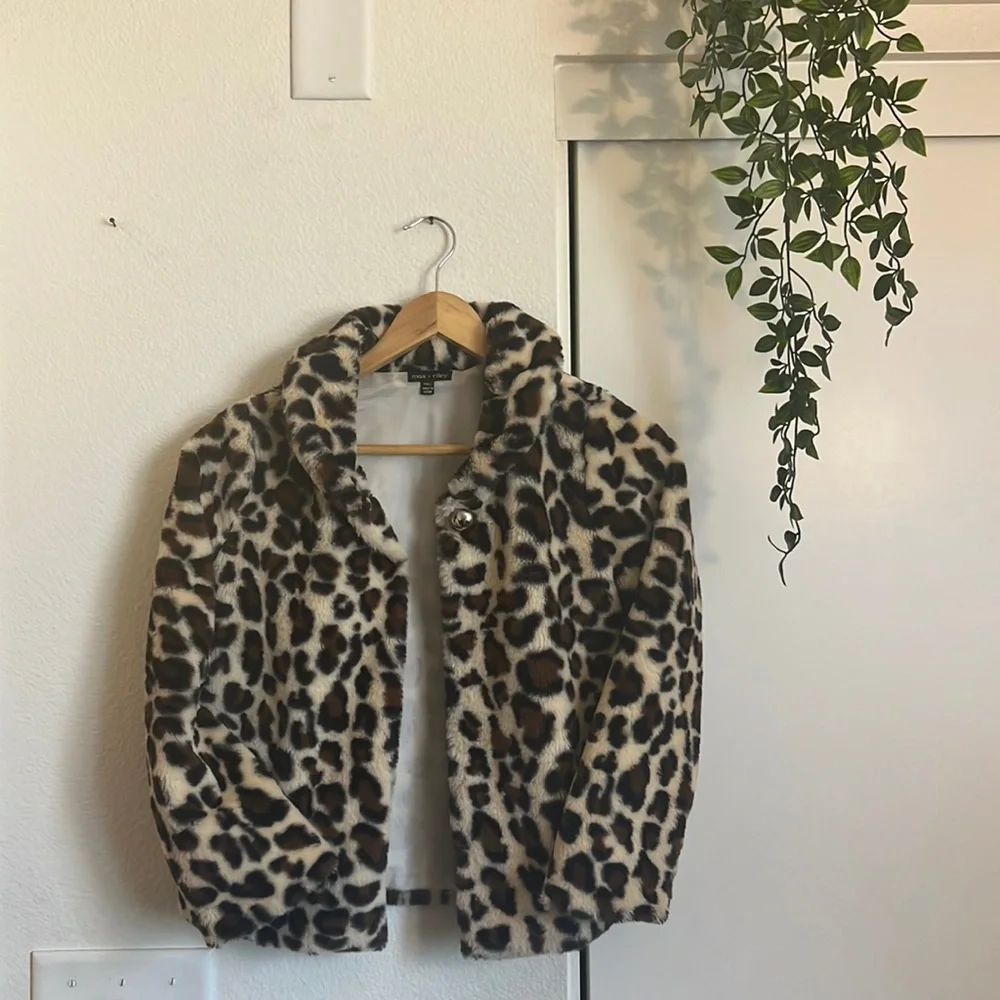 Leopard Pattern Jacket - Picture 1 of 4